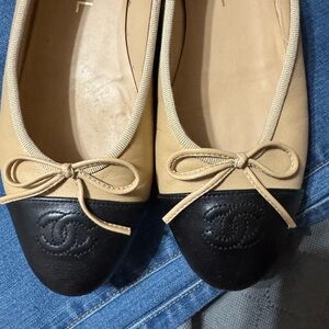CHANEL Two-Tone Beige and Black Flats